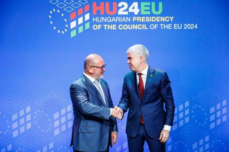  Министърът на енергетиката Владимир Малинов и унгарският министър на енергетиката Чаба Лантош на срещата в Будапеща 16.7.24 